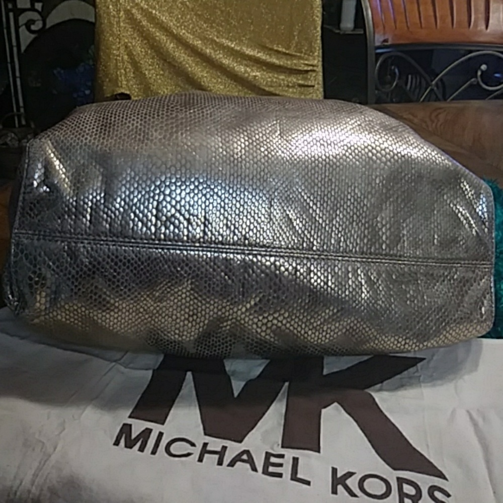 👜 Michael Kors leather bag 🌟 - Picture 3 of 8